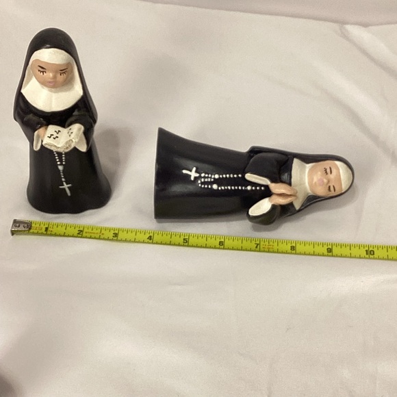 Vintage Nun Figurine Set of Two Made In Japan - Picture 8 of 8